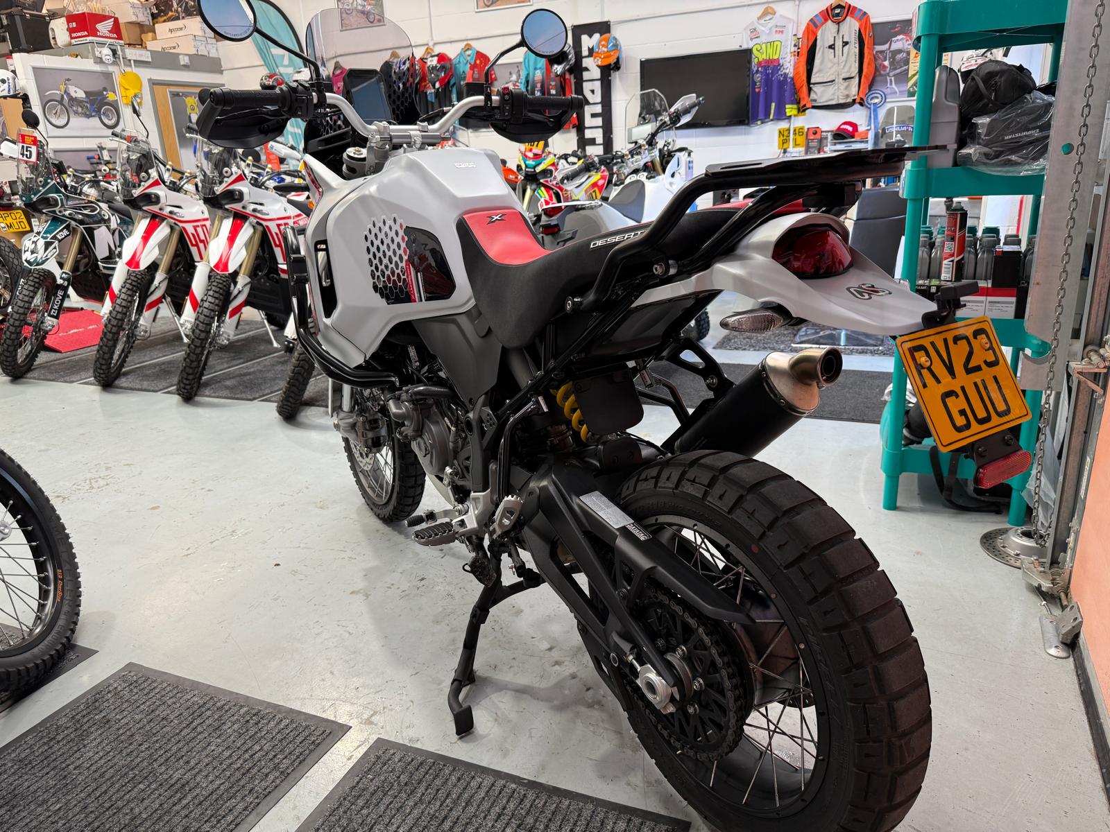 Desert X (937cc) 2023