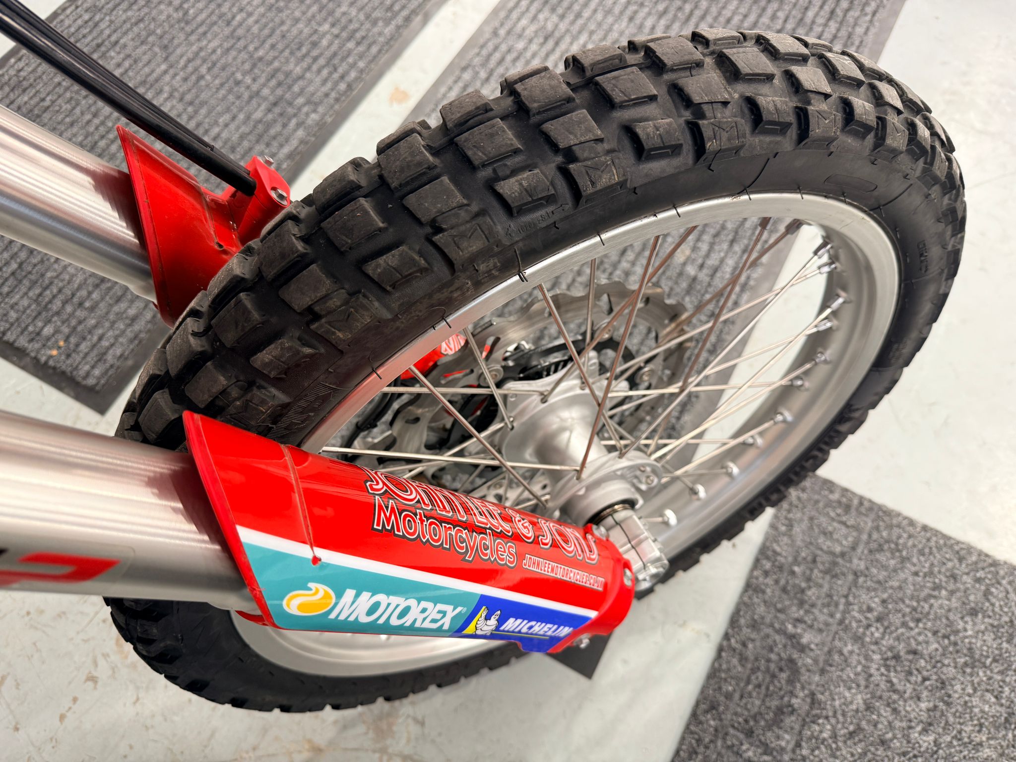 ES 700 Enduro (692cc) 2025