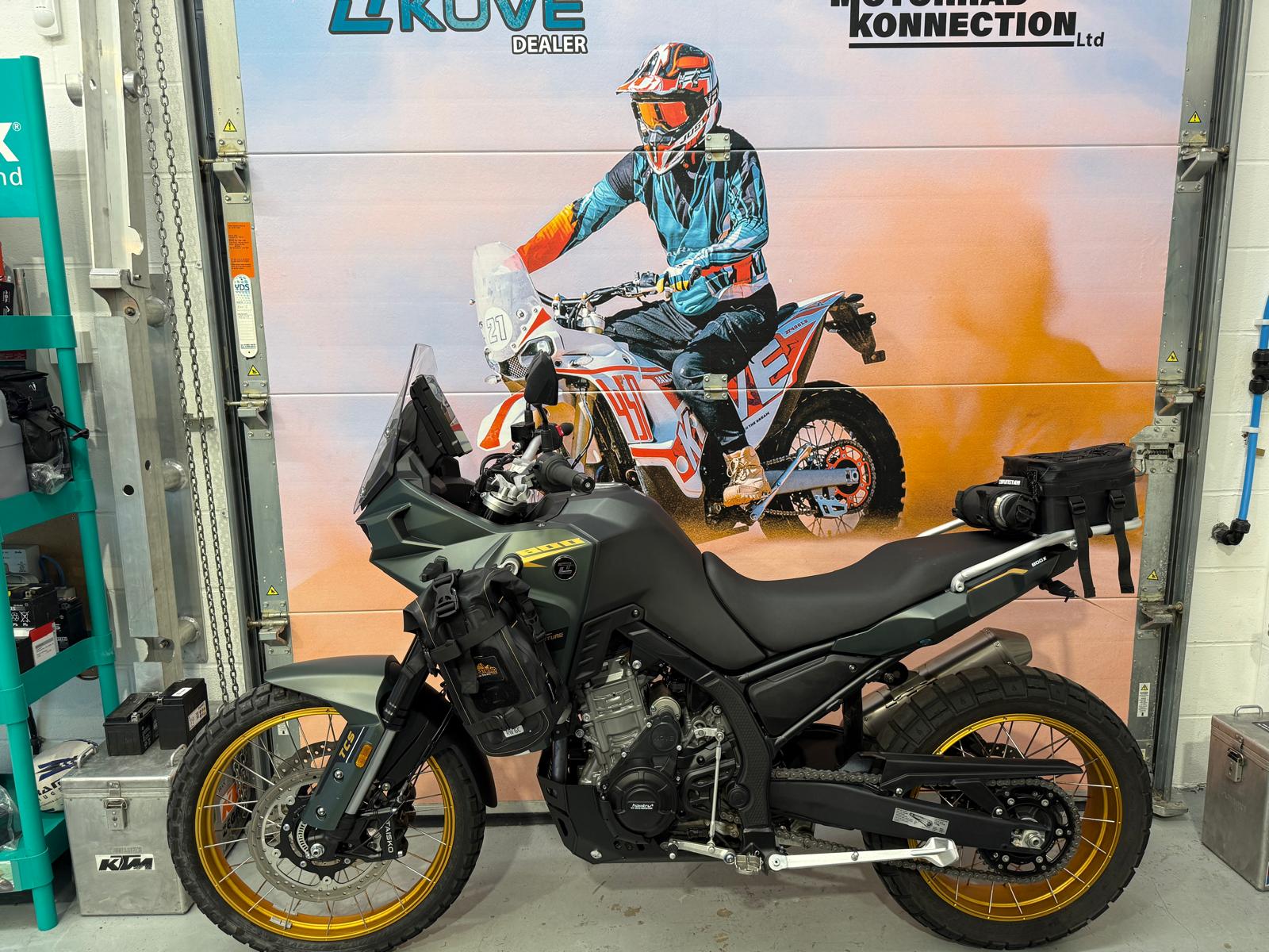 800X Adventure (799cc) 2024