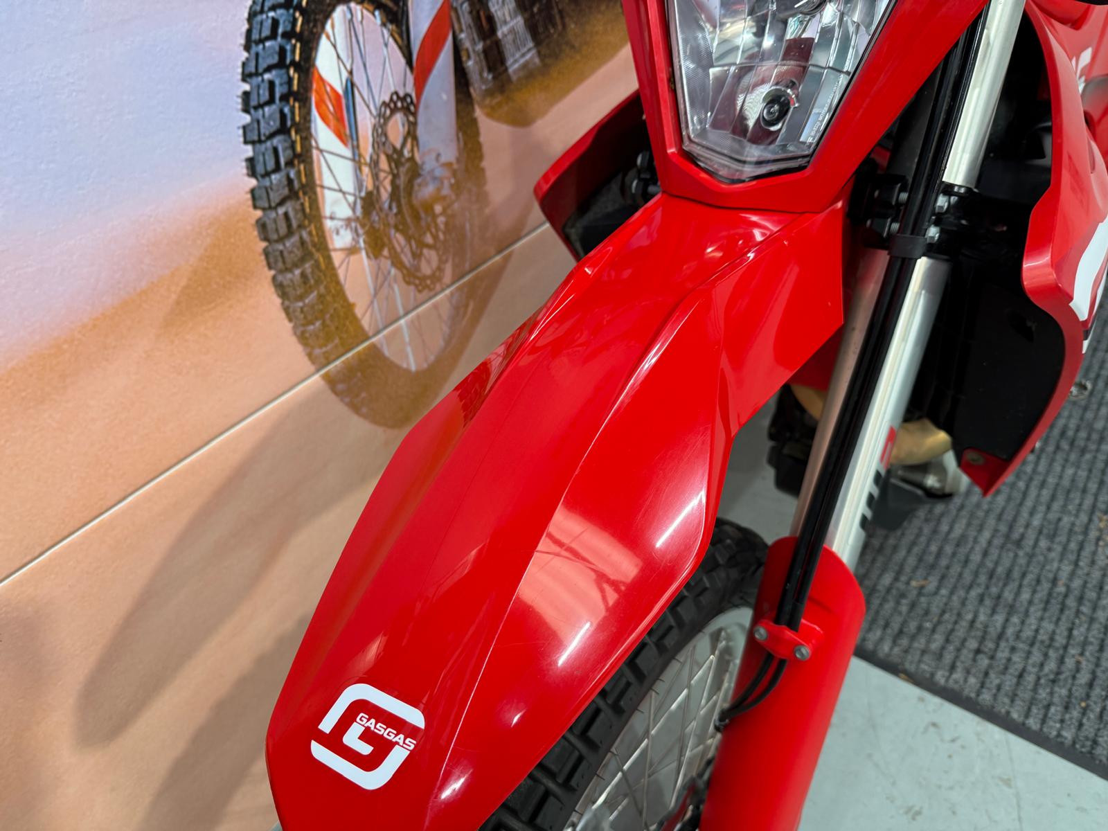 ES 700 Enduro (692cc) 2024