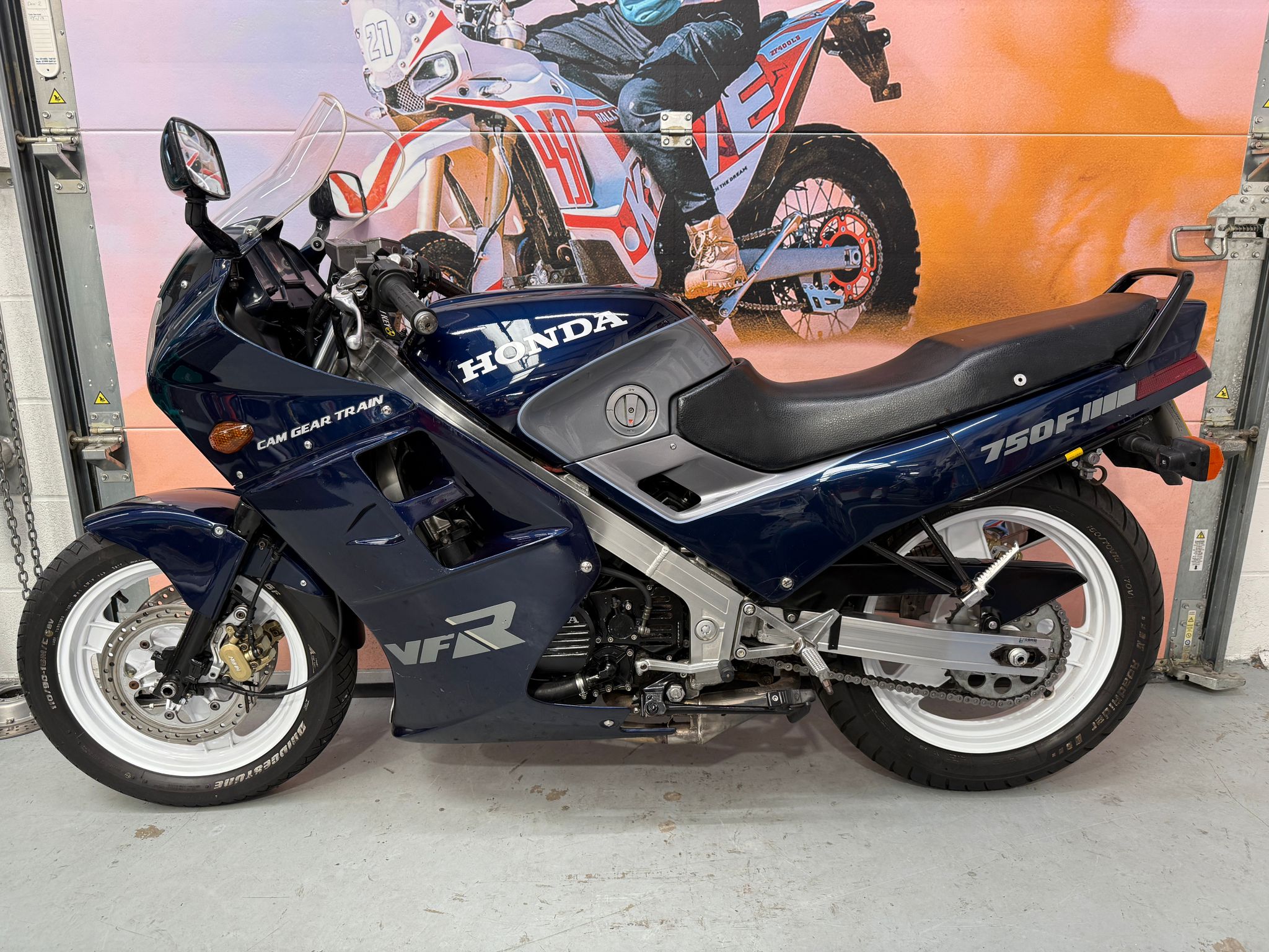 VFR RC24 0 1 - (RC24) Ltd Konnection Motorrad – 2 (748cc) Honda