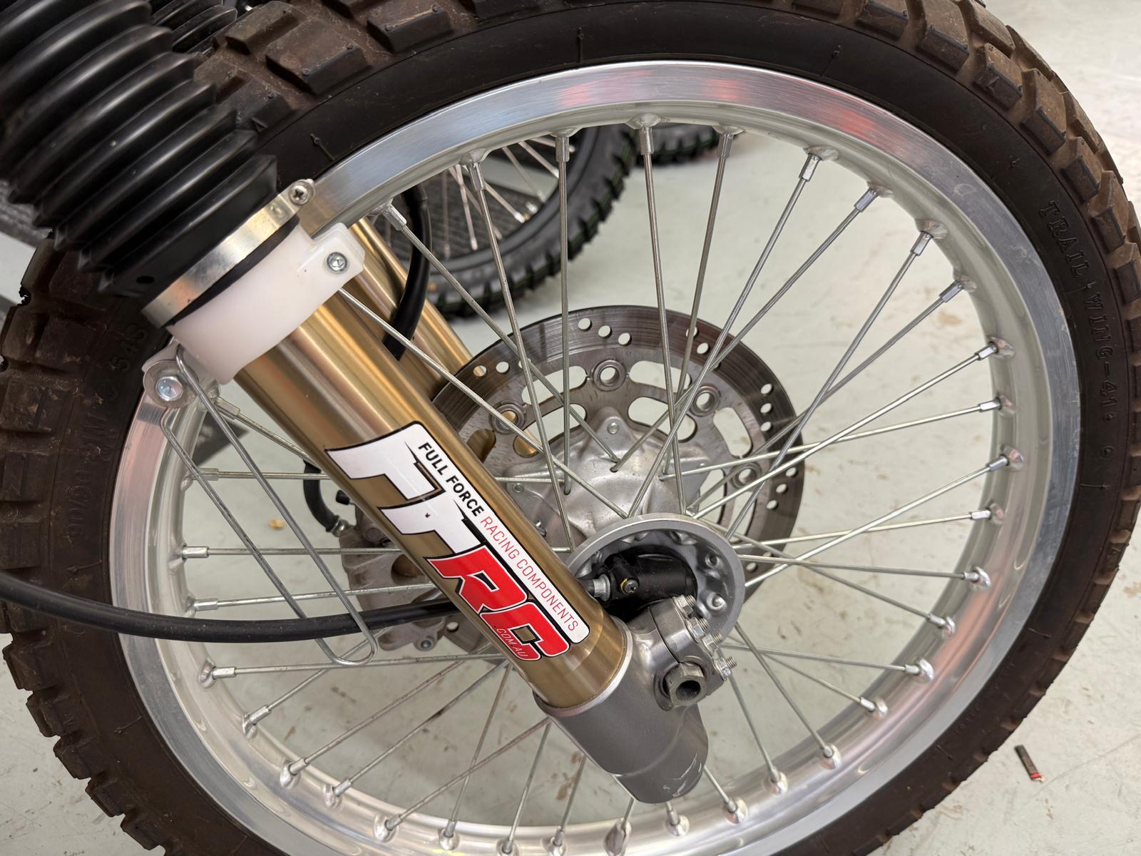 DR 650 Dual Sport (644cc) 2025