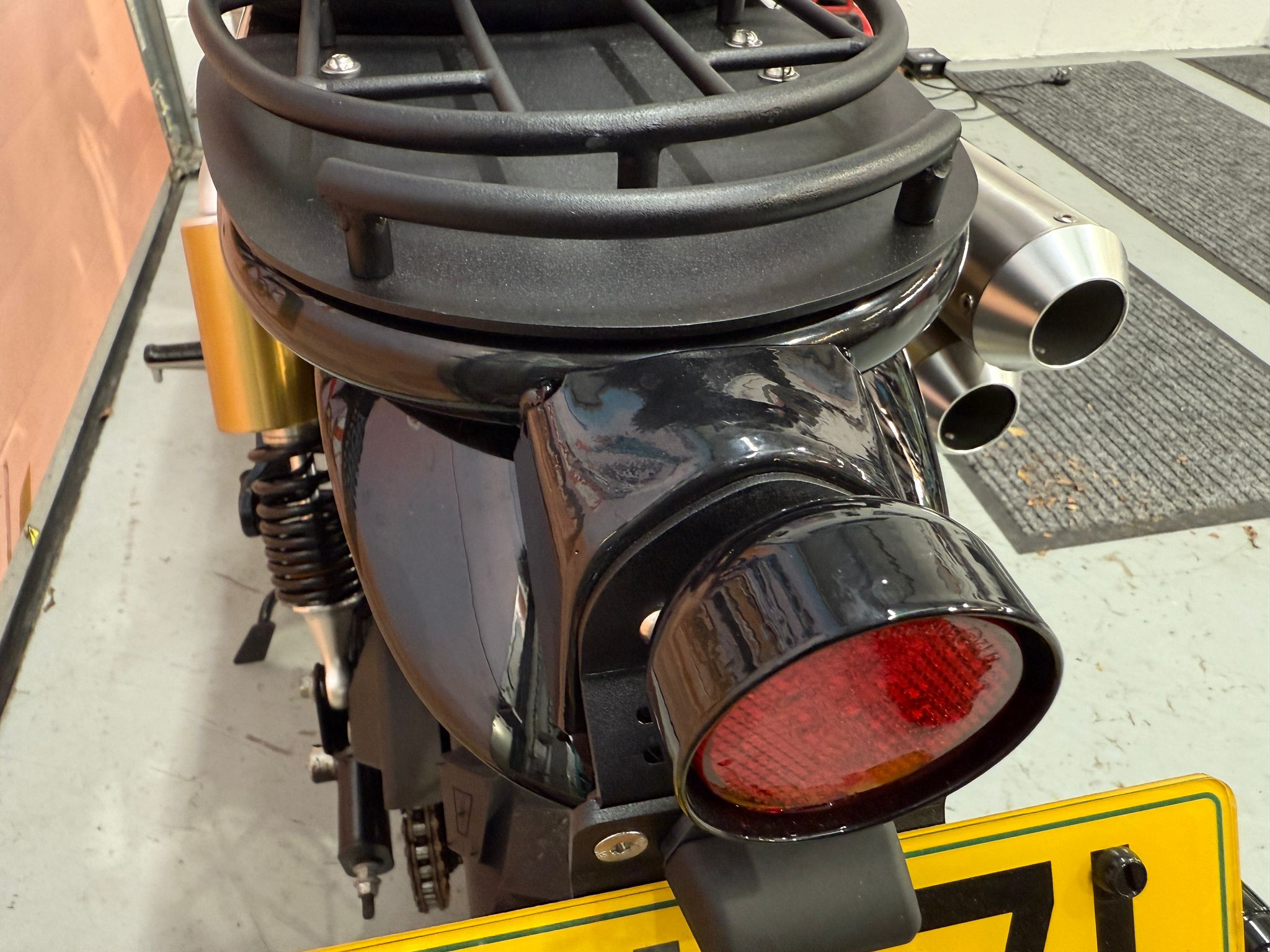 Interceptor Street Scrambler (648cc) 2022