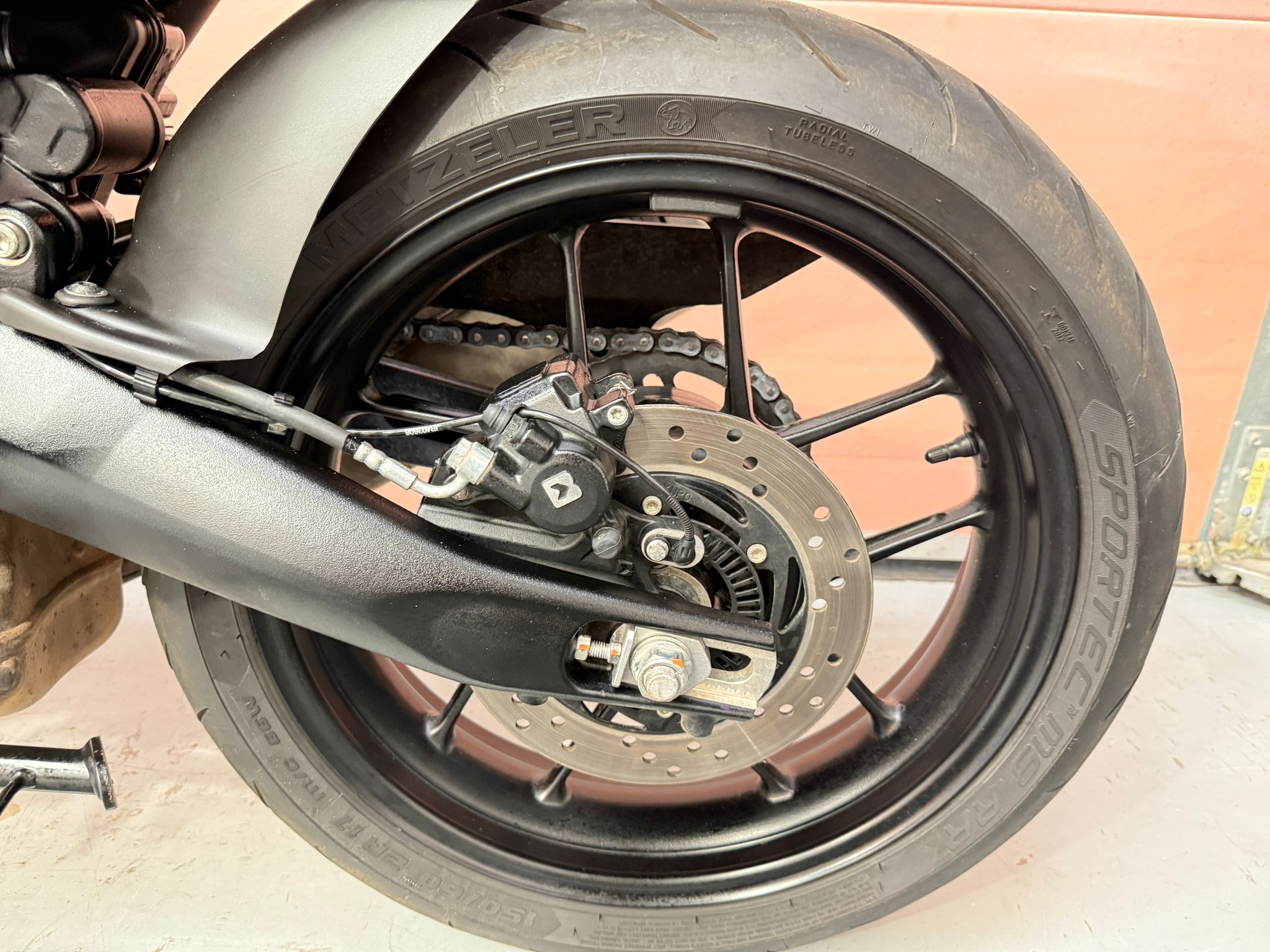 Speed 400 (398cc) 2024