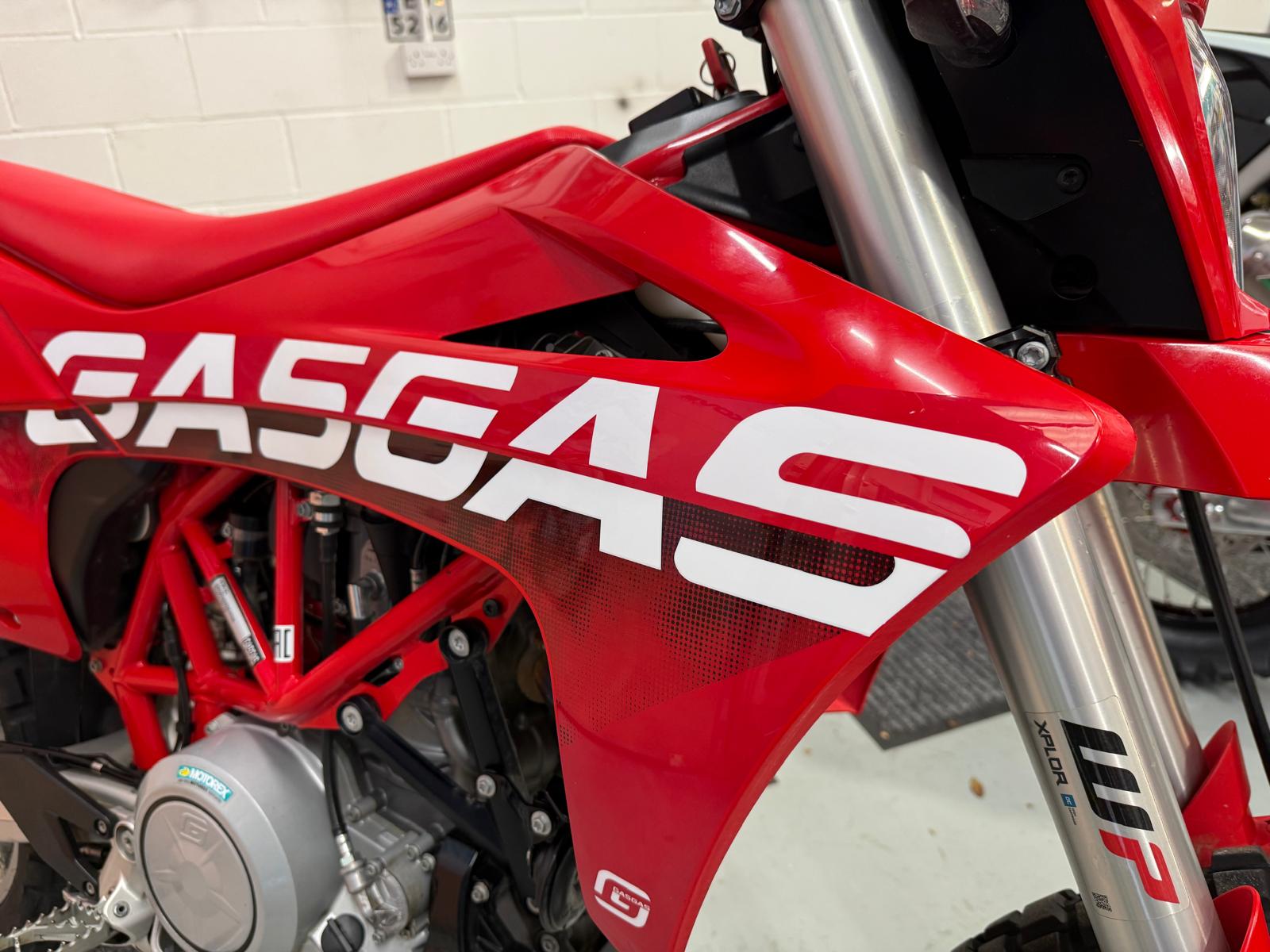 ES 700 Enduro (692cc) 2024