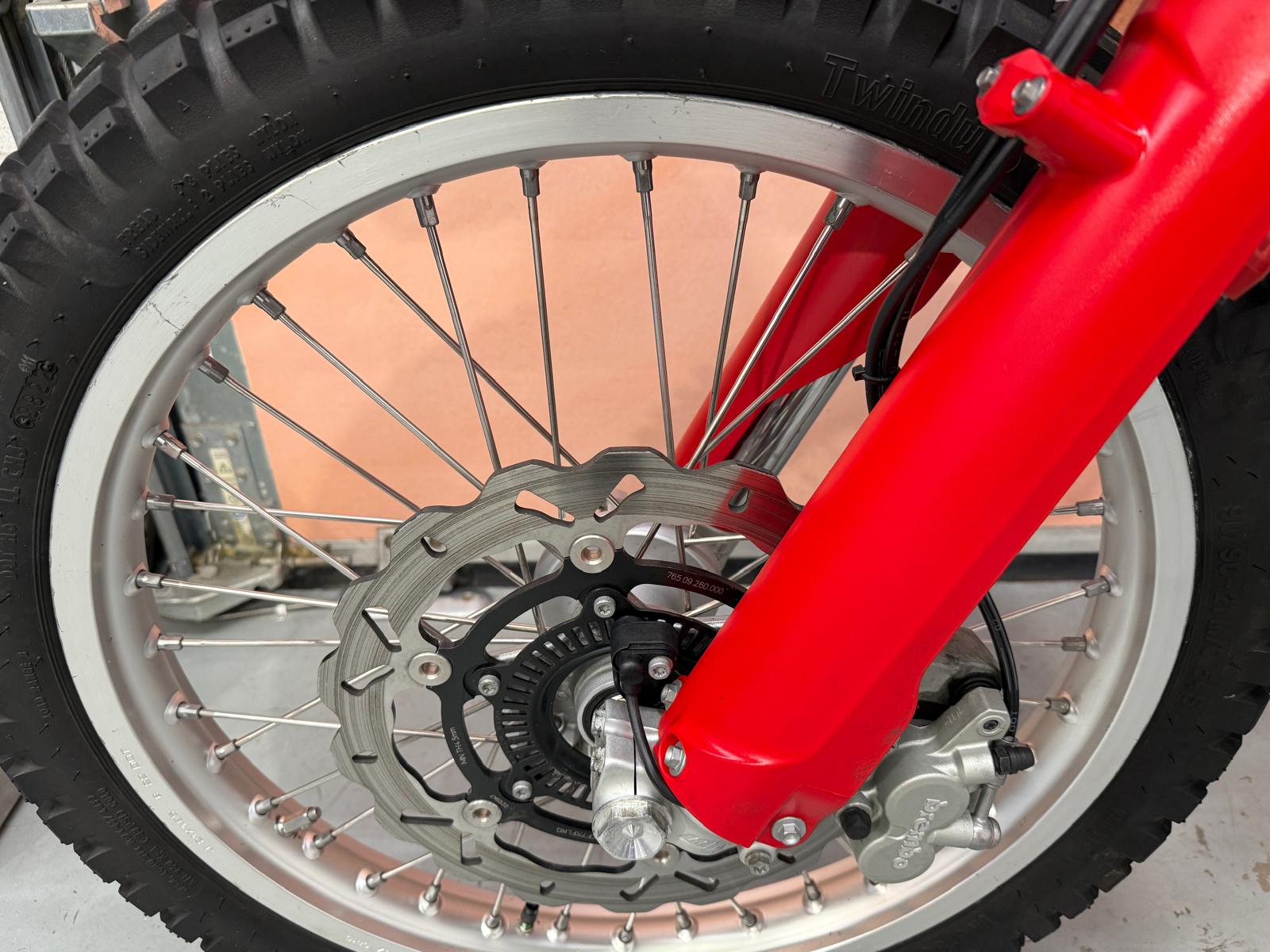 ES 700 Enduro (692cc) 2024