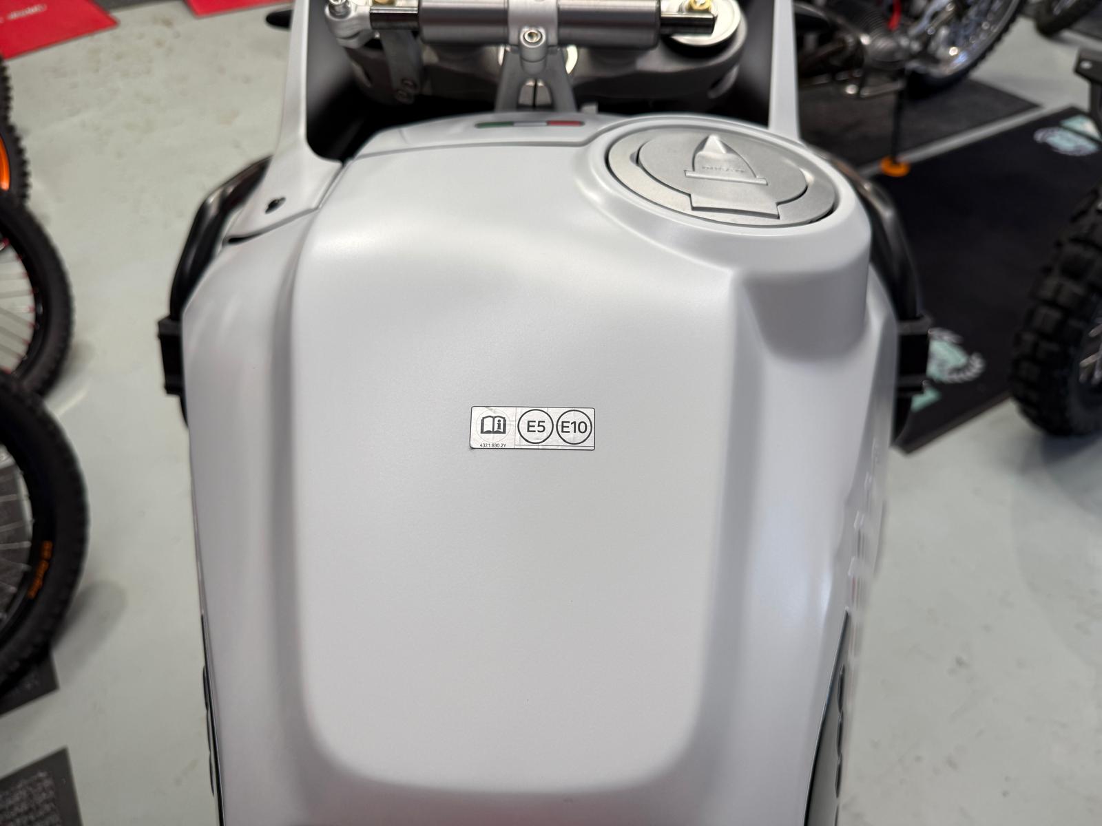 Desert X (937cc) 2023