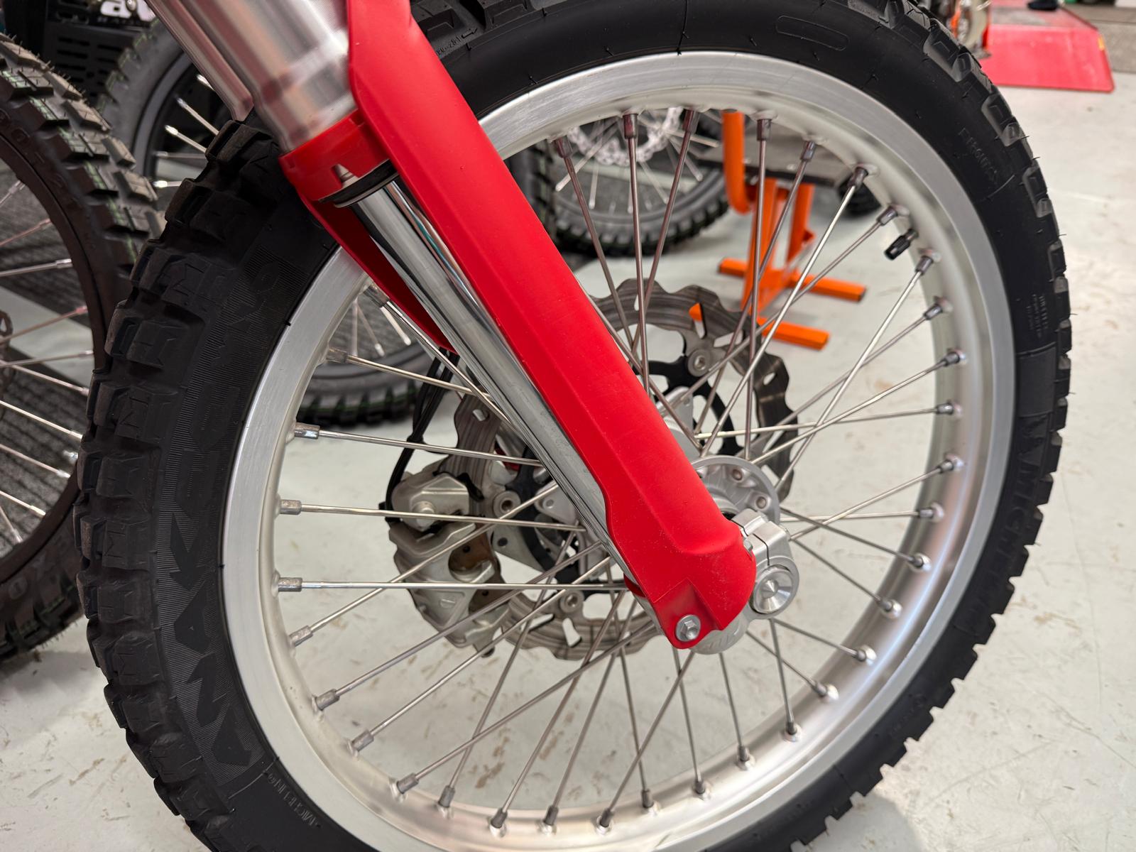 ES 700 Enduro (692cc) 2024