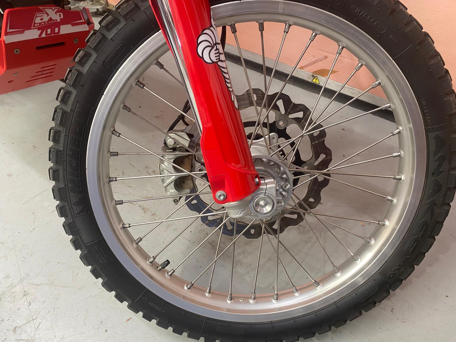 ES 700 Enduro (692cc) 2024