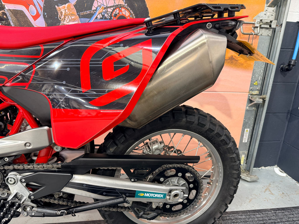 ES 700 Enduro (692cc) 2025