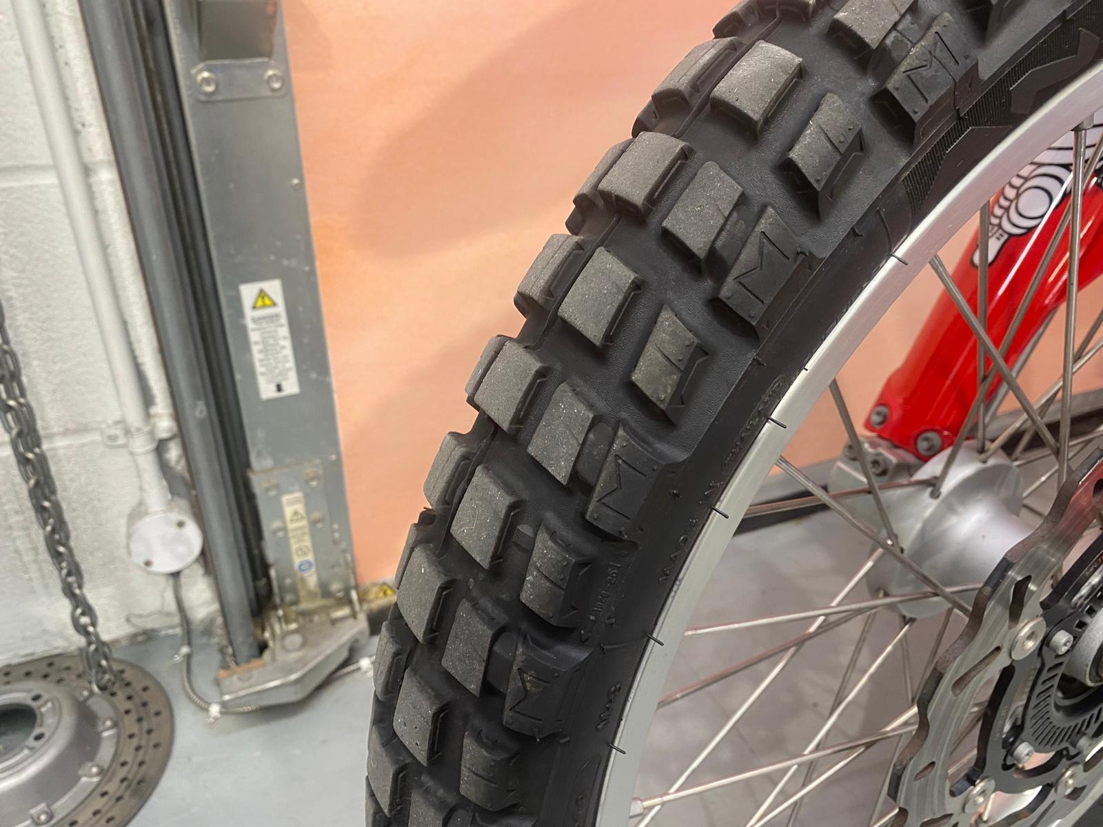 ES 700 Enduro (692cc) 2024