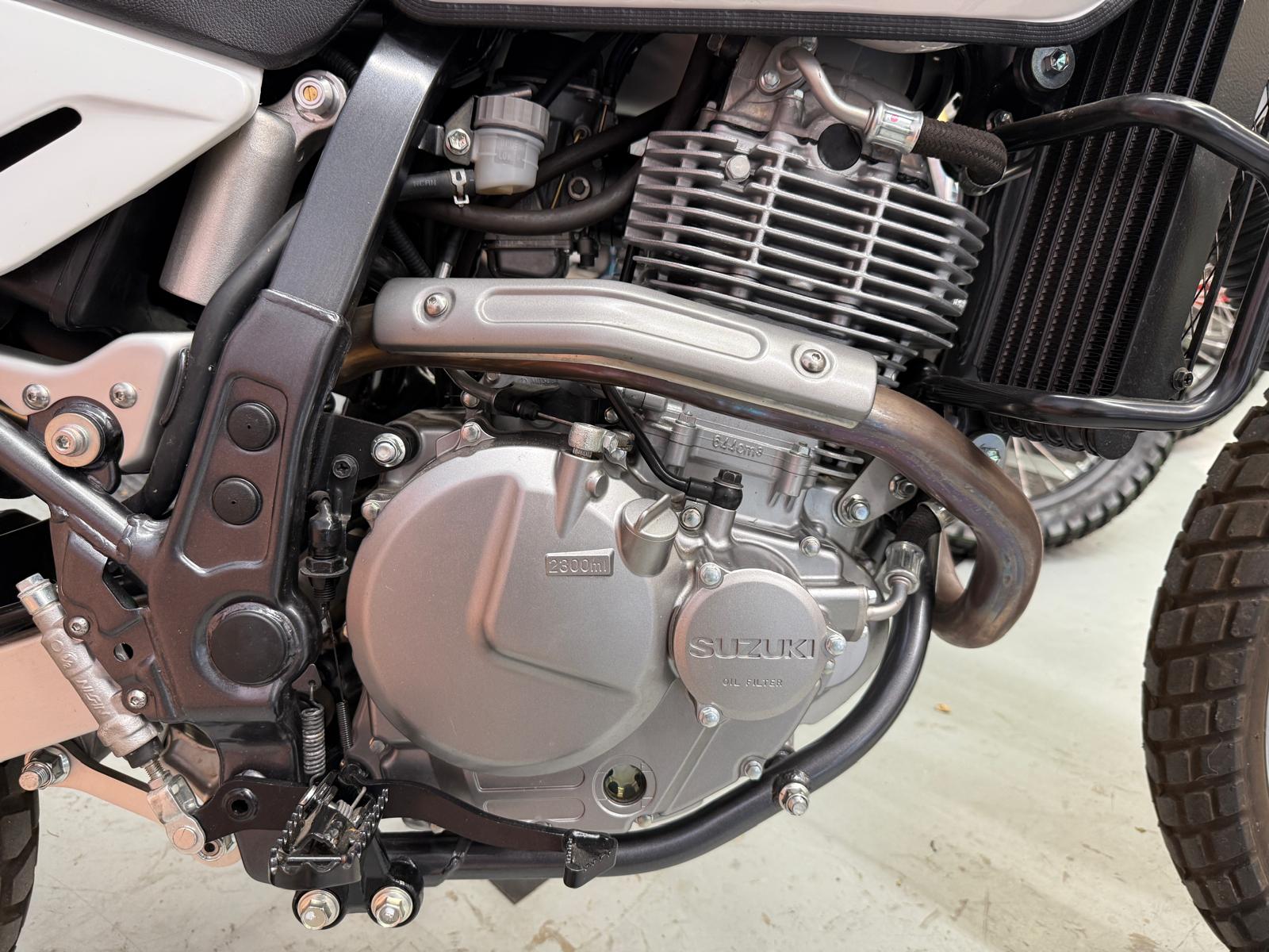 DR 650 Dual Sport (644cc) 2025