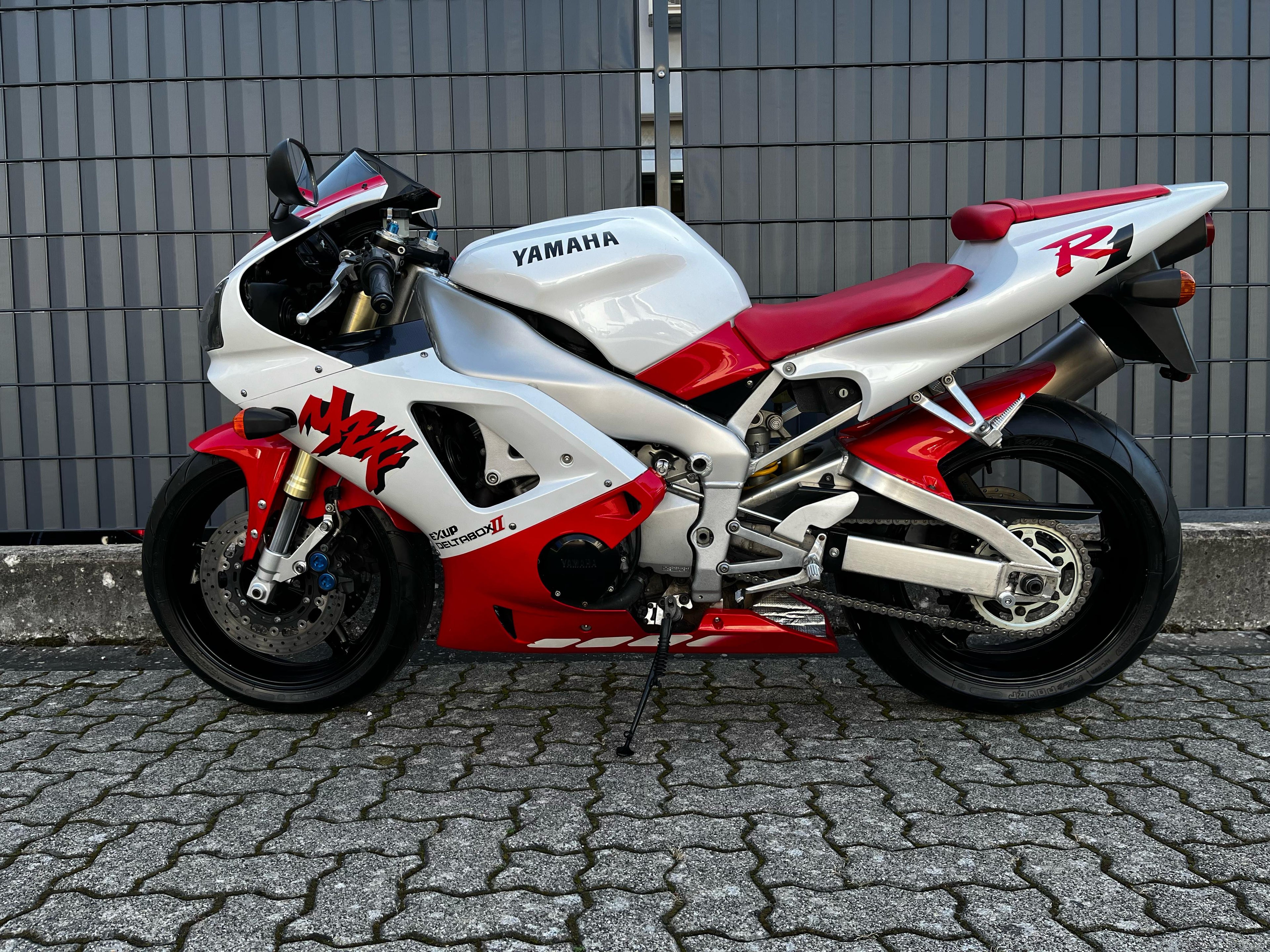 YZF - R1 (998cc) 1998