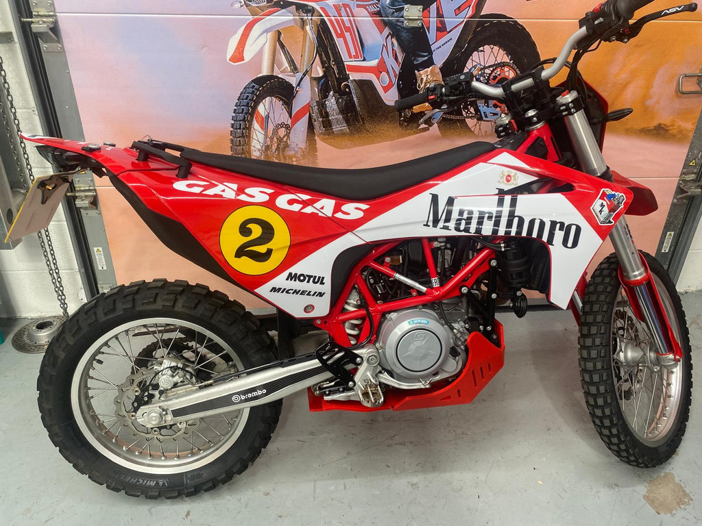 ES 700 Enduro (692cc) 2024