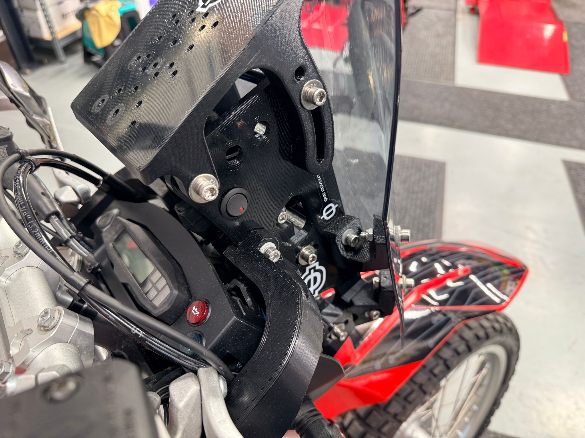 ES 700 Enduro (692cc) 2025