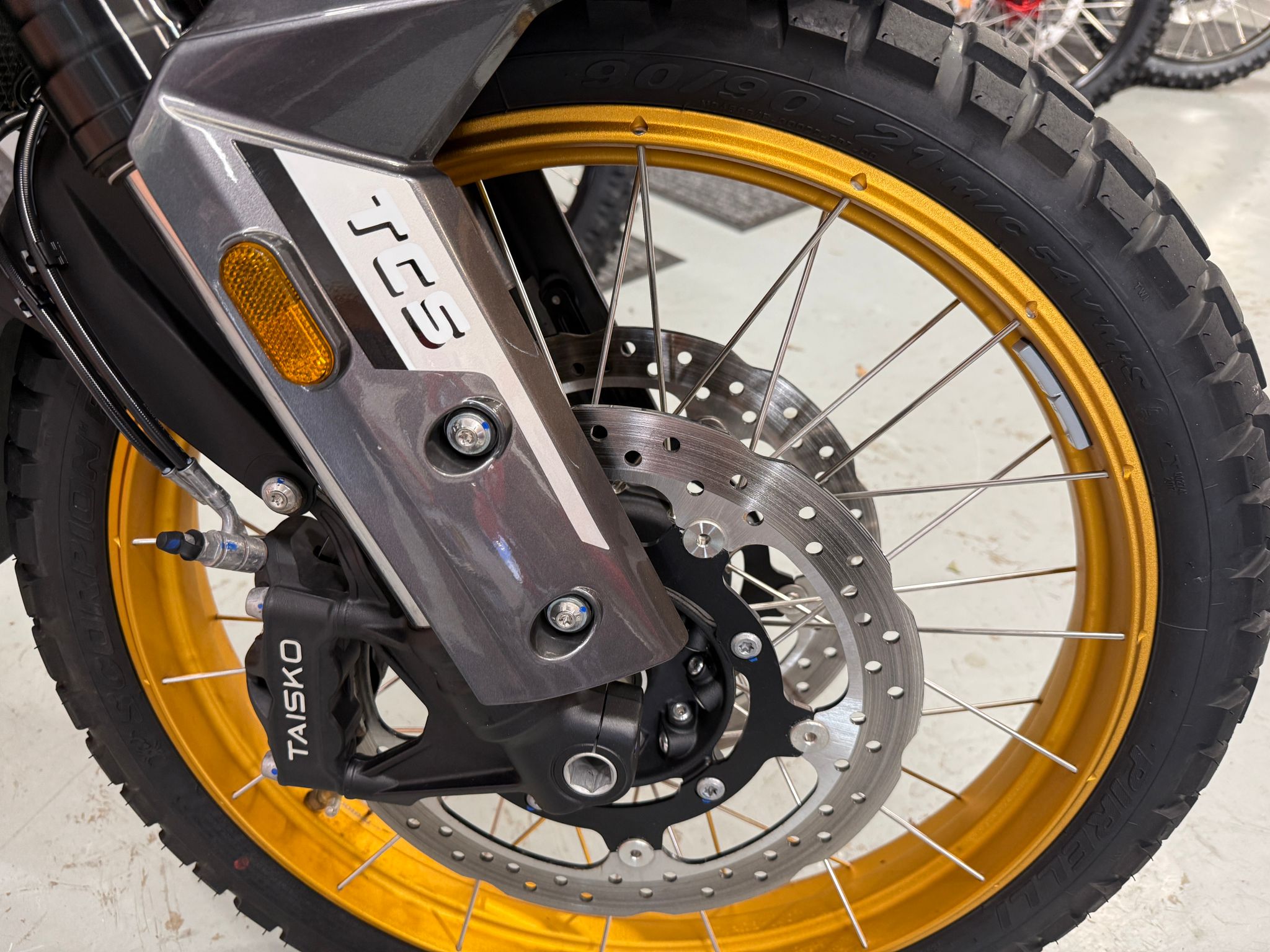 800 X Pro Lightweight (799cc) 2024